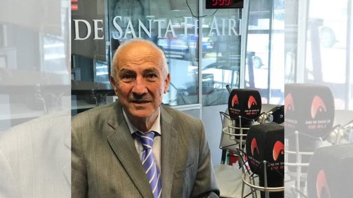 Ricardo Kaufmann en una visita a los viejos estudios de Aire de Santa Fe. Foto de archivo