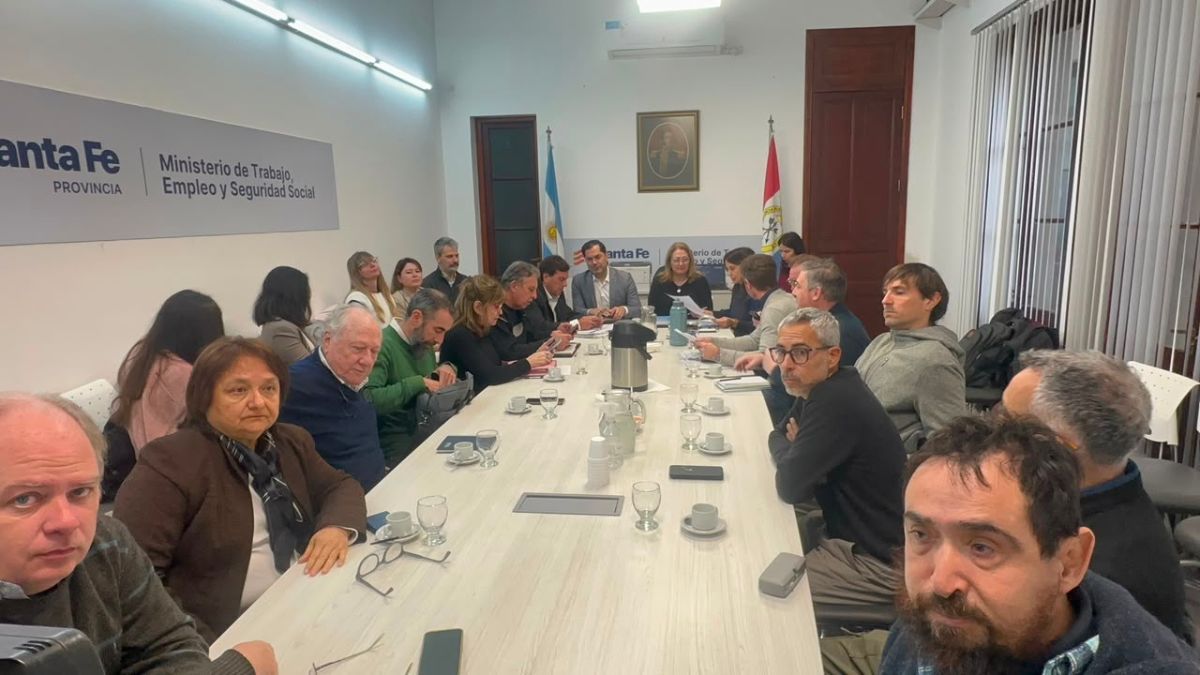 El encuentro se realiza en la sede del Ministerio de Trabajo, Empleo y Seguridad Social de la provincia.