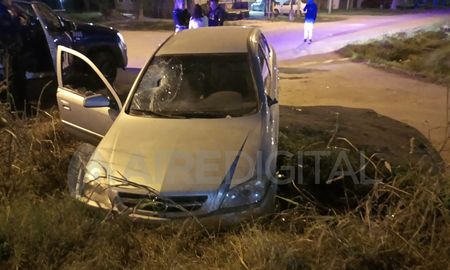 La expareja de la mujer regresó al lugar y comenzó a dispararle al vehículo, sin que ninguna bala le diera a los ocupantes.