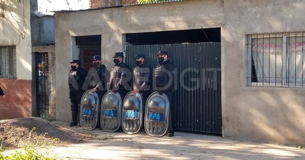 Personal de la fuerza desplegó múltiples allanamientos luego de una investigación tramitada en Fiscalía N°2.