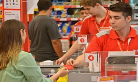 Paritarias de Comercio: se trata de un 27% de incremento que llevará el piso de la actividad a los $286.000. Paritarias de Comercio: se trata de un 27% de incremento que llevará el piso de la actividad a los $286.000.