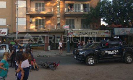 Conmoción. El asesinato se dio a plena luz del día y a la vista de comerciantes y vecinos de la zona. Conmoción. El asesinato se dio a plena luz del día y a la vista de comerciantes y vecinos de la zona.