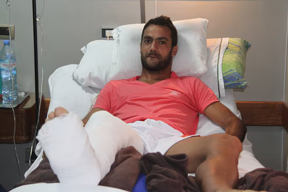 Marcelo Sarmiento, tras la dura lesión que sufrió en su pierna derecha. Marcelo Sarmiento, tras la dura lesión que sufrió en su pierna derecha.