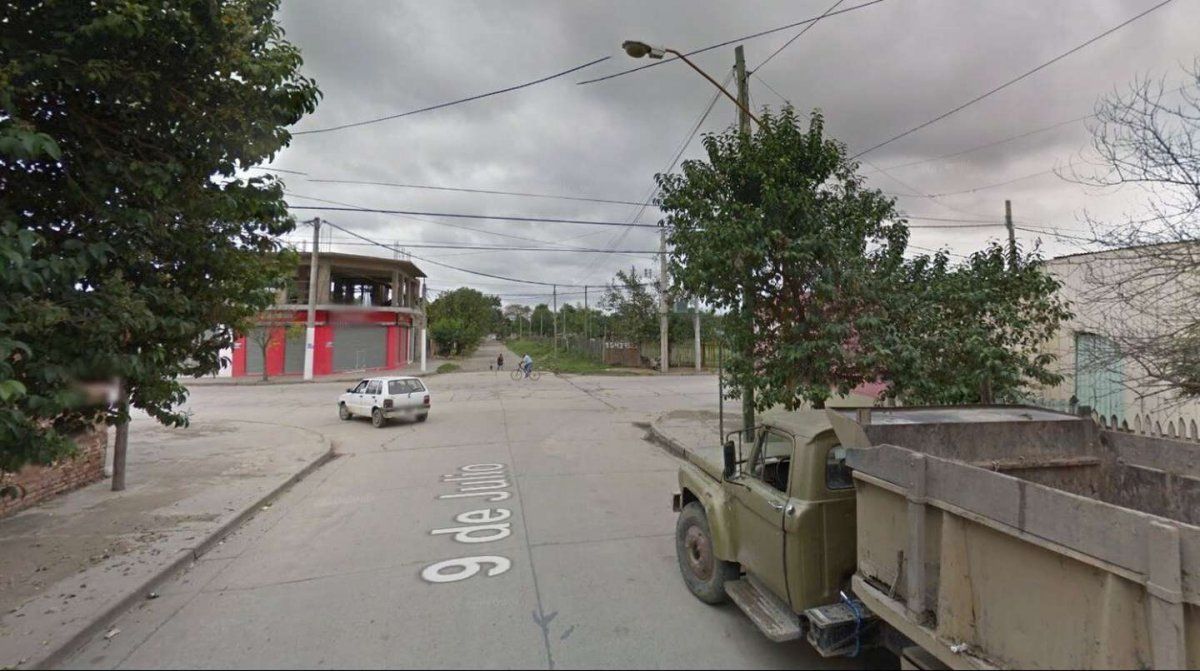 Le dio un fierrazo en la cabeza a un ladrón que quiso robarle la moto y le dejó un irónico mensaje en las redes a la madre