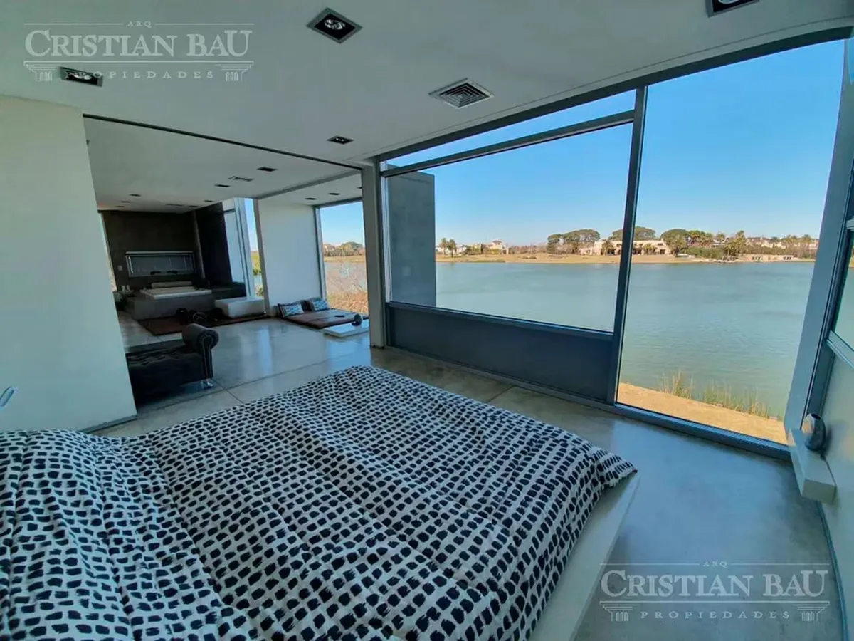 Con vista al lago, así era la lujosa mansión en donde vivía Juan Darthés junto a su familia.