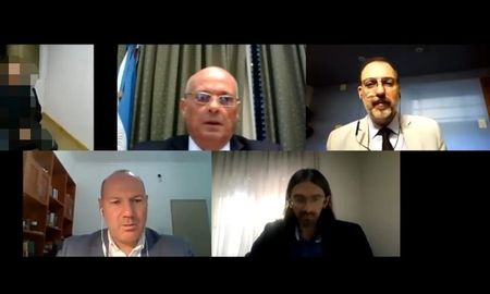 El acusado, el camarista, el fiscal, el querellante y el defensor participaron de la audiencia a través de videoconferencia El acusado, el camarista, el fiscal, el querellante y el defensor participaron de la audiencia a través de videoconferencia