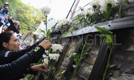 22 flores para recordar a las 22 víctimas, a nueve años de la tragedia de calle Salta en la ciudad de Rosario. 22 flores para recordar a las 22 víctimas, a nueve años de la tragedia de calle Salta en la ciudad de Rosario.