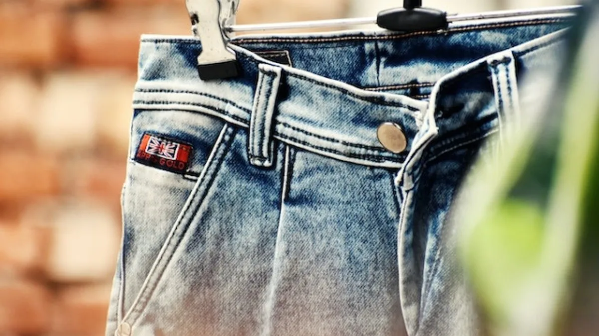 Lo nuevo en el mundo de la moda, los jeans desabrochados
