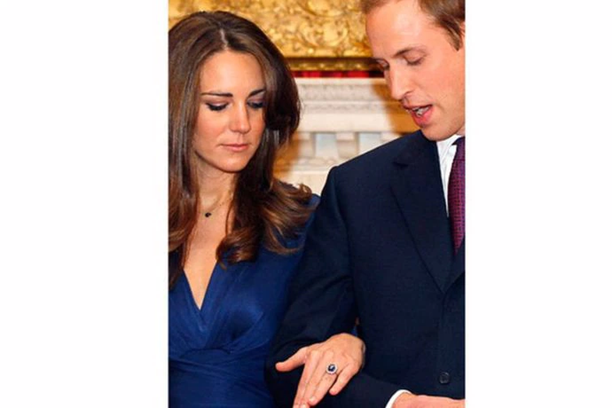 El momento que la pareja anunci&oacute; su boda.