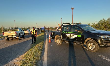 El puente que conecta la Ruta Nacional 168 y la Ruta Provincial 1 estuvo totalmente cortado por más de una hora. El puente que conecta la Ruta Nacional 168 y la Ruta Provincial 1 estuvo totalmente cortado por más de una hora.