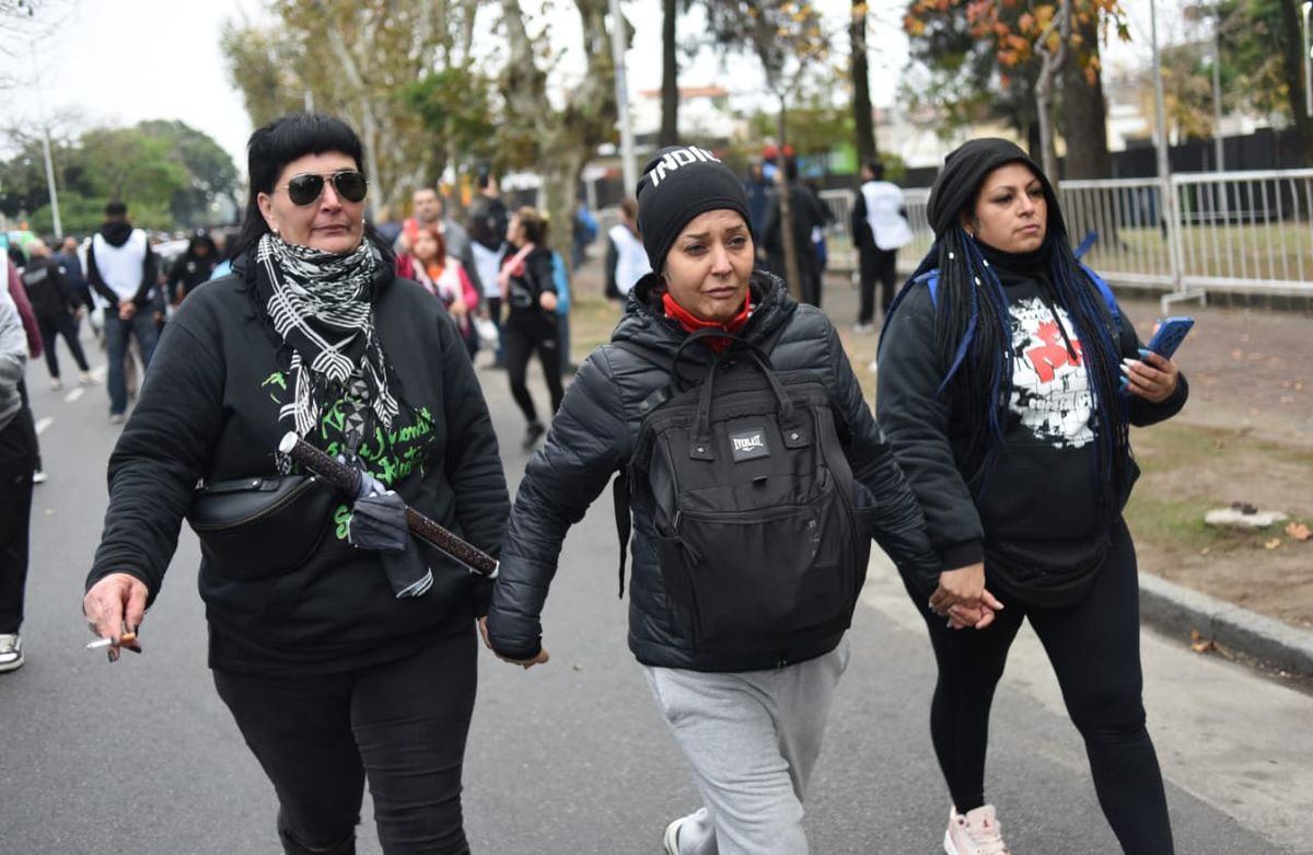 Miles de fanáticos de todo el país se encontraron en Avellaneda para despedir al Indio Solari.