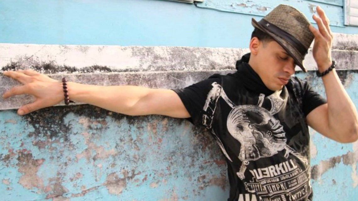 ¡Muy triste! El cantante de “La vecinita tiene antojo” atraviesa un delicado momento de salud