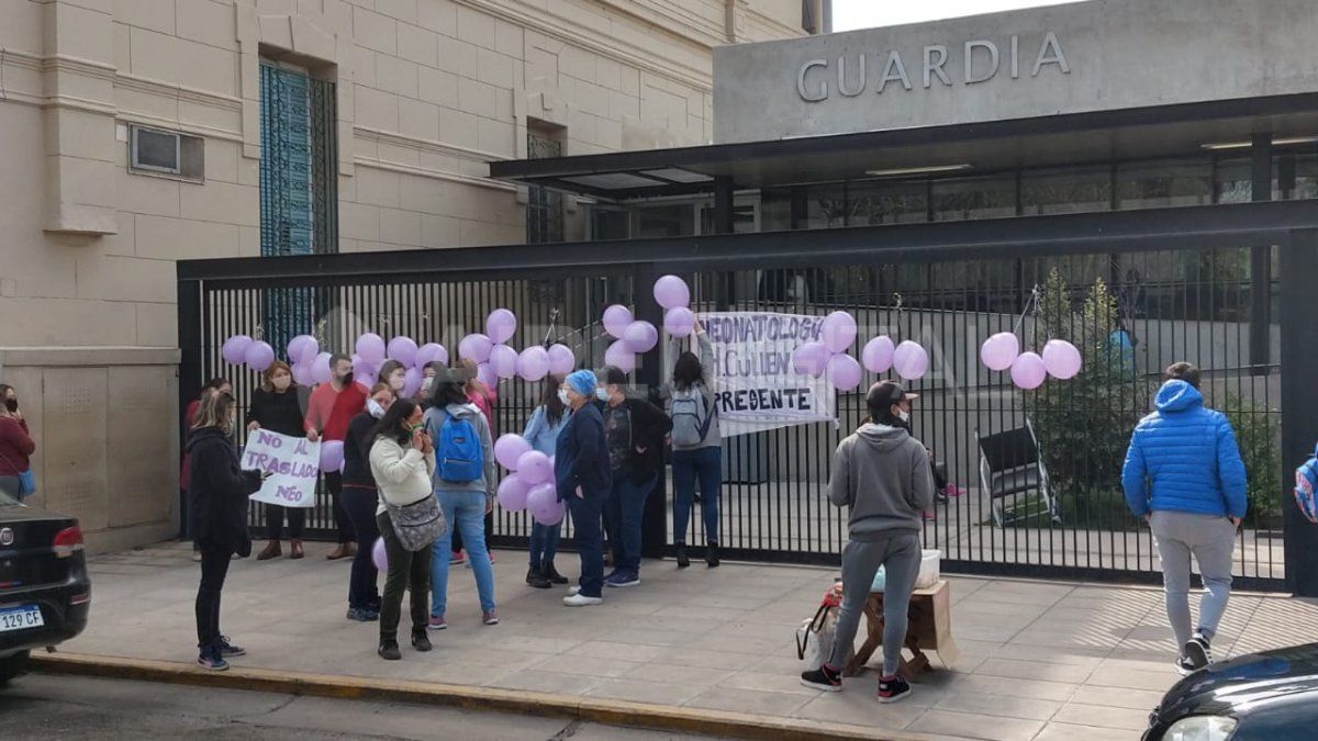 Los trabajadores de la neonatología del Hospital Cullen sostienen que no se sabe qué va a pasar con ellos. 