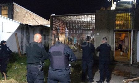 En horas de la tarde de este viernes, se produjeron incidentes en el interior de la comisaría 12°, ubicada en Alvear 2500 de la ciudad de Santo Tomé. En horas de la tarde de este viernes, se produjeron incidentes en el interior de la comisaría 12°, ubicada en Alvear 2500 de la ciudad de Santo Tomé.