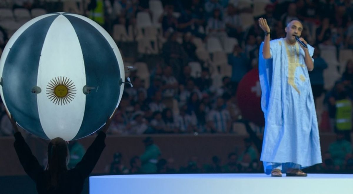 La bandera argentina fue protagonista de la ceremonia de clausura del Mundial de Qatar 2022.