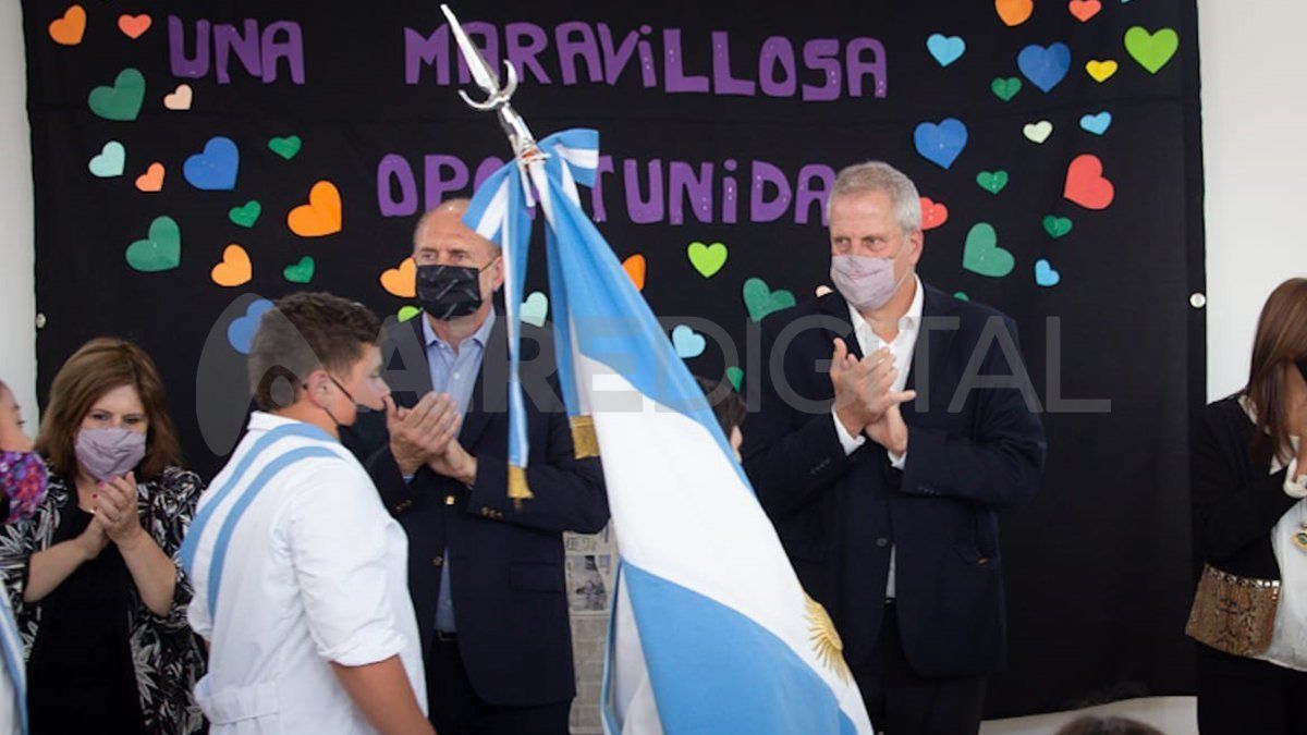 El gobernador Omar Perotti y el ministro de Educación, Jaime Perczuk, encabezaron este lunes el acto de inauguración del Jardín de Infantes N°246 Elsa Bornemann en la ciudad de Santa Fe.