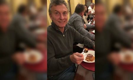 macri y una foto con un flan que causo polemica macri y una foto con un flan que causo polemica