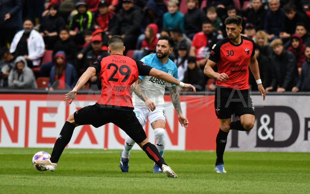 Colón perdió con Racing y la racha positiva de Marcelo Saralegui llegó a su fin.
