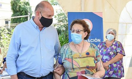 coronavirus: la madre del gobernador perotti recibio la vacuna coronavirus: la madre del gobernador perotti recibio la vacuna