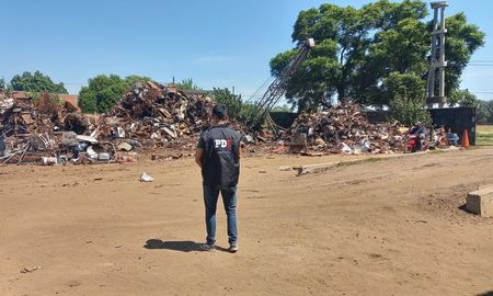 La Policía de Investigaciones encontró elementos robados de la Escuela Ravera en una chatarrería. La Policía de Investigaciones encontró elementos robados de la Escuela Ravera en una chatarrería.