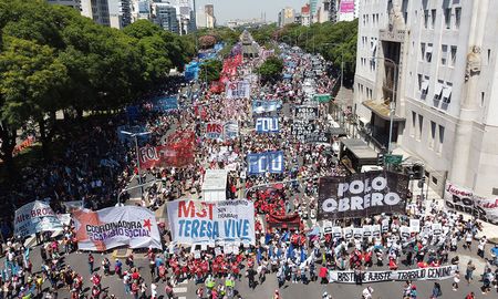 El anuncio de un protocolo de acción policial frente a la protesta social recrudeció el debate entre el derecho a la protesta frente a la libertad de circulación. El anuncio de un protocolo de acción policial frente a la protesta social recrudeció el debate entre el derecho a la protesta frente a la libertad de circulación.