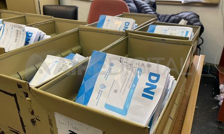 Hay más de 3.300 ejemplares en el Registro Civil de Santa Fe que esperan ser retirados. Hay más de 3.300 ejemplares en el Registro Civil de Santa Fe que esperan ser retirados.