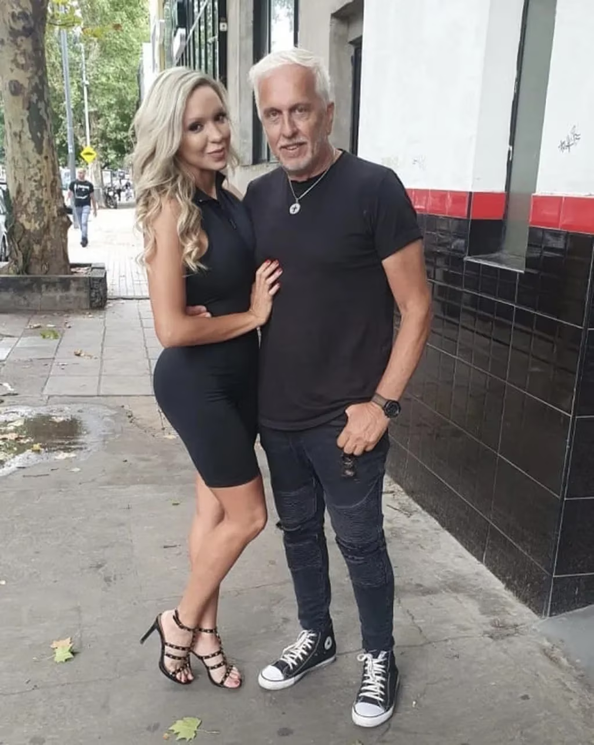 Andrés Nara junto a su novia. Andrés Nara junto a su novia.