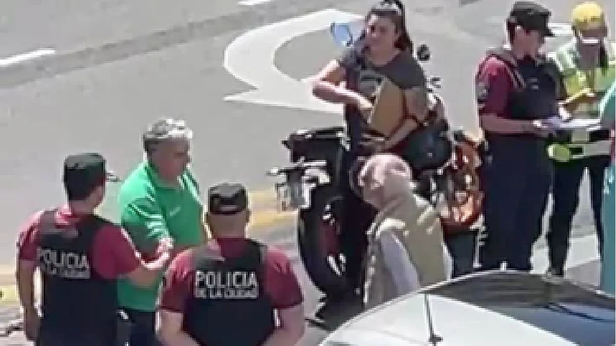 Carlos Bianchi protagonizó un choque leve en la mañana del lunes.