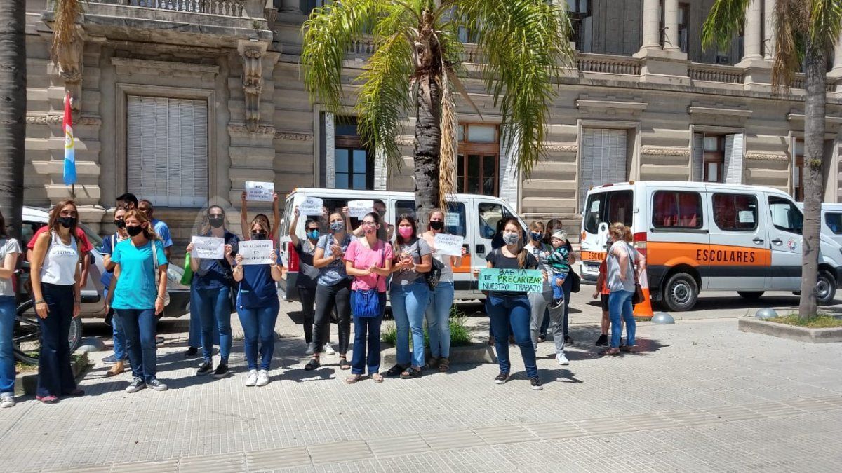 Manifestación en contra de la precarización laboral de los prestadores para personas con discapacidad