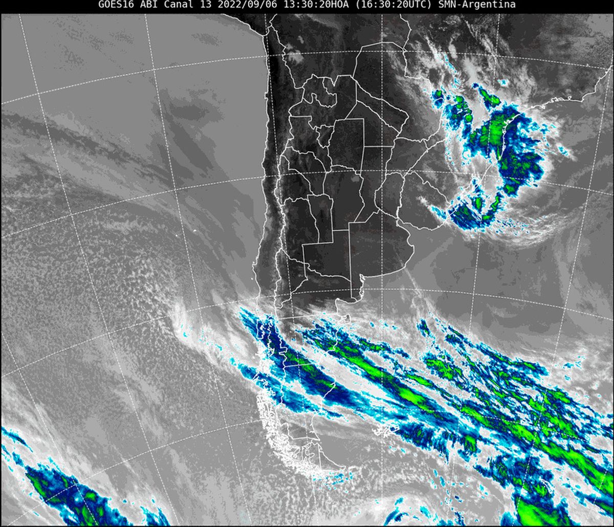 En la imagen satelital se observa que el cielo continúa prácticamente despejado en todo el centro y norte del país.