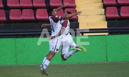 Colón recibe a Gimnasia y Esgrima de La Plata en su debut en la Zona Campeonato de la Copa Diego Maradona. Colón recibe a Gimnasia y Esgrima de La Plata en su debut en la Zona Campeonato de la Copa Diego Maradona.
