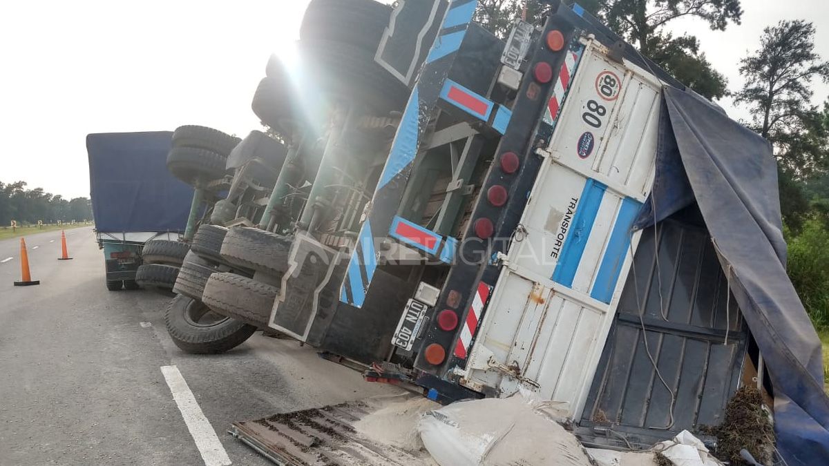 Volcó un camión en la autopista Santa Fe-Rosario