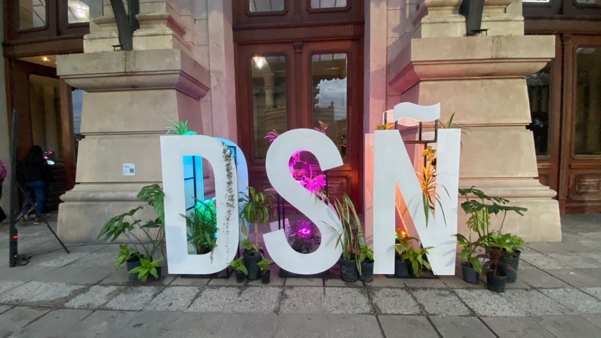 Letras corpóreas de La Diseña en las afueras de la Estación Belgrano. Letras corpóreas de La Diseña en las afueras de la Estación Belgrano.