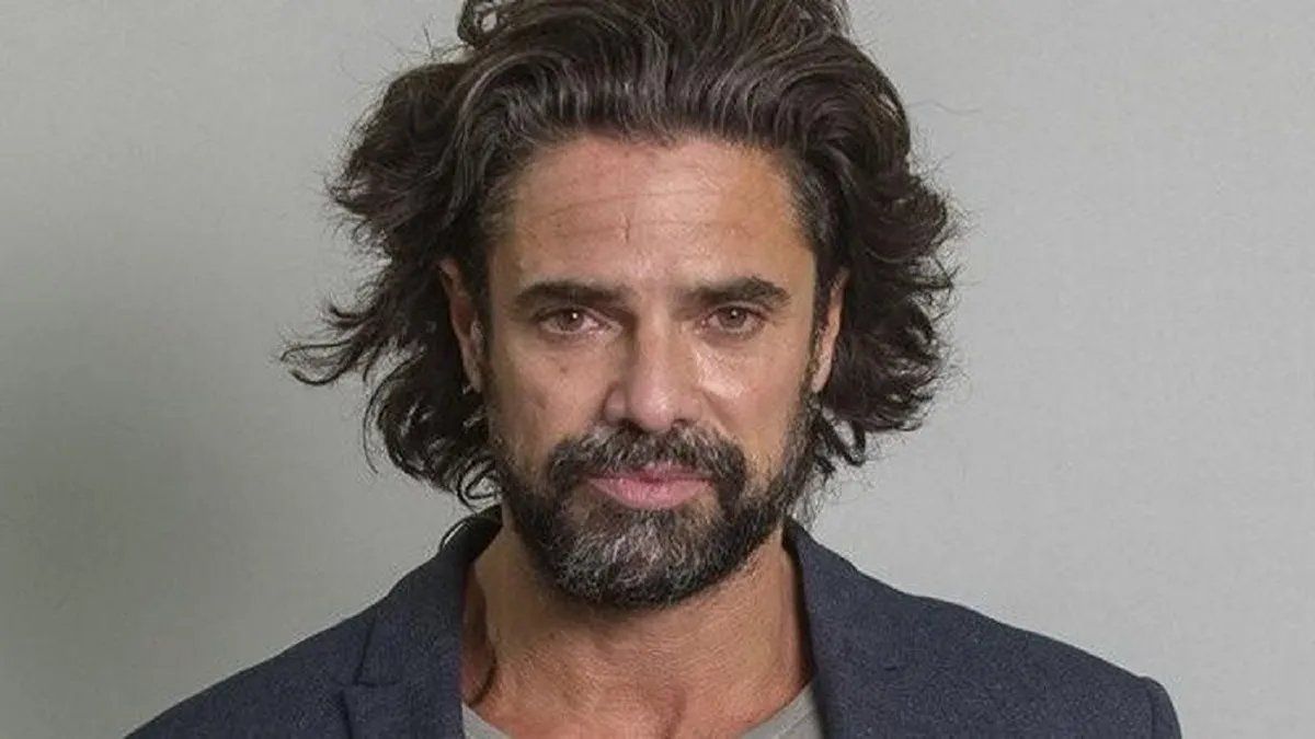 Luciano Castro subió un video con sus hijos y fue tildado de irresponsable.