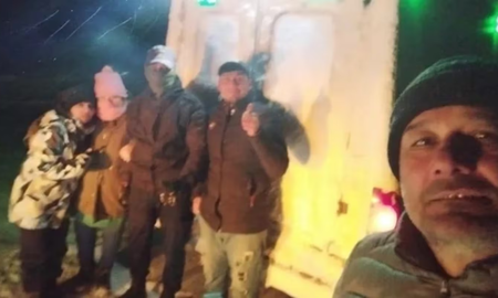 Milagro en la nieve: un peón rural se perdió en medio de un terrible temporal y fue salvado por sus perros. Milagro en la nieve: un peón rural se perdió en medio de un terrible temporal y fue salvado por sus perros.