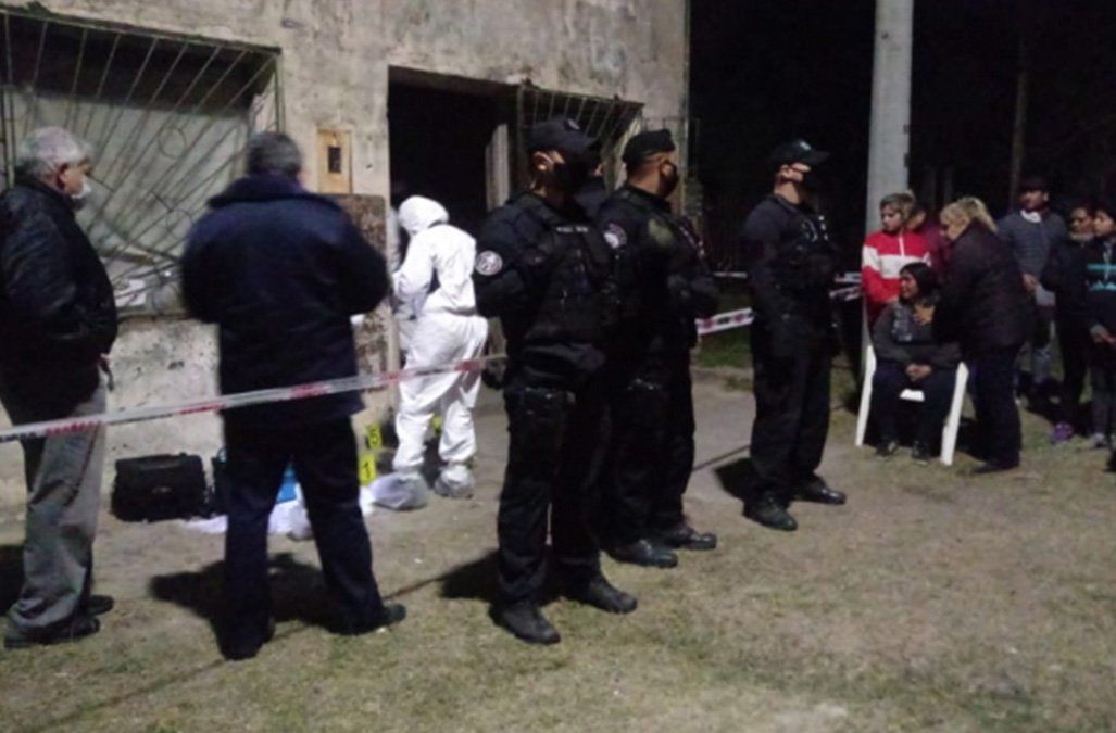 Personal policial custodia la vivienda donde ocurrió el crimen de Rocío mientras los peritos buscan rastros