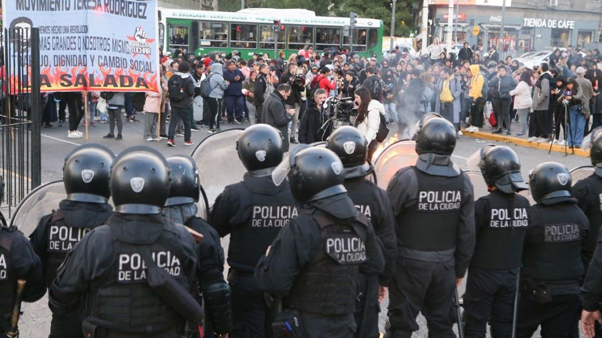 La manifestación fue contra la farsa electoral y por la democracia del pueblo.