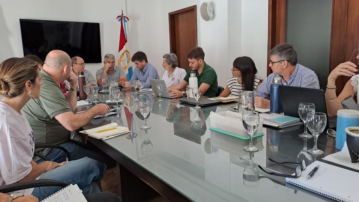 &ldquo;La situaci&oacute;n h&iacute;drica nos preocupa, por eso desde temprano estamos trabajando con el gabinete para actualizarnos y hacer seguimiento del estado del r&iacute;o&rdquo;, se&ntilde;al&oacute; el intendente.