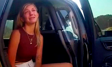 Aunque esta orden permite a las fuerzas detener al señor Laundrie, el FBI y nuestros colaboradores de todo el país siguen investigando los hechos y las circunstancias del homicidio de la señora Petito, declaró el agente especial en Denver, Michael Schneider. Aunque esta orden permite a las fuerzas detener al señor Laundrie, el FBI y nuestros colaboradores de todo el país siguen investigando los hechos y las circunstancias del homicidio de la señora Petito, declaró el agente especial en Denver, Michael Schneider.