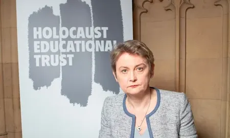 La canciller del Reino Unido, Yvette Cooper, afirmó que la soberanía de las Islas Malvinas reside en Gran Bretaña, según publicó este viernes en su cuenta oficial de X. La canciller del Reino Unido, Yvette Cooper, afirmó que la soberanía de las Islas Malvinas reside en Gran Bretaña, según publicó este viernes en su cuenta oficial de X.