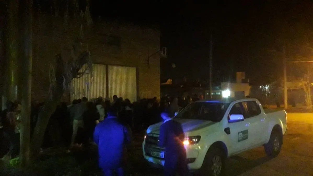 Unas 80 personas asistieron a la fiesta clandestina en el barrio Transporte