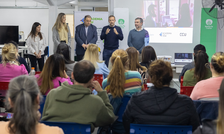 CCU Argentina puso a disposición de pequeños comercios su plataforma de capacitación Acadamia CCU. CCU Argentina puso a disposición de pequeños comercios su plataforma de capacitación Acadamia CCU.