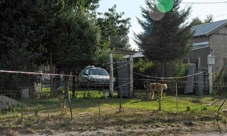 Una mujer fue asesinada a puñaladas en su casa en Bariloche. Una mujer fue asesinada a puñaladas en su casa en Bariloche.