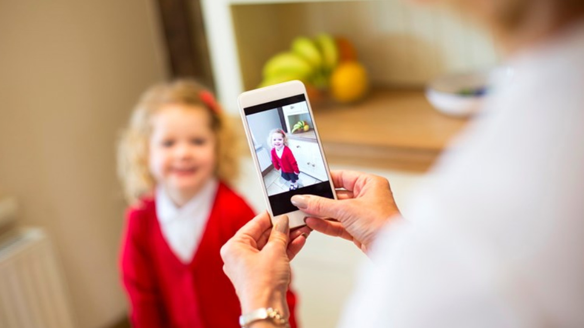 Para el momento en que alcanzan los cinco años, los menores suelen tener una huella digital de más de 1500 fotografías. 