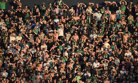 7.000 hinchas de Nueva Chicago estuvieron presentes en la cancha de Quilmes. 7.000 hinchas de Nueva Chicago estuvieron presentes en la cancha de Quilmes.
