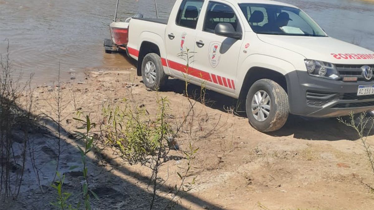 Más tarde, cerca de las 13.30 de este lunes, un llamado telefónico a la seccional 18° de Emilia dio cuenta de que un hombre se había ahogado en el río Salado en una zona de ranchos.