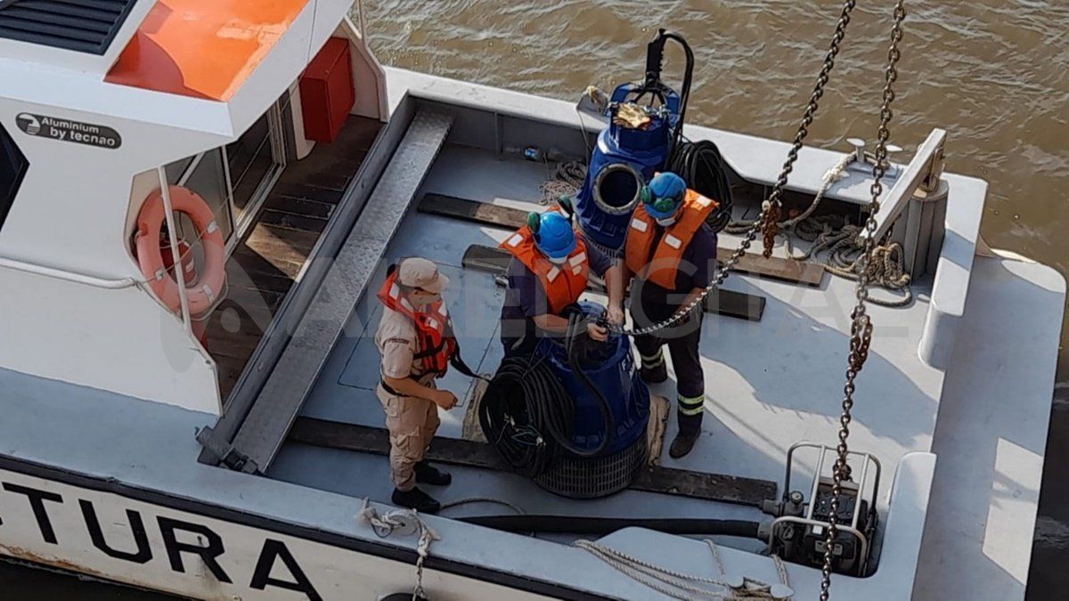 Instalan nueve bombas sumergibles en la toma de agua del río Santa Fe.&nbsp;