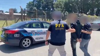Expulsaron de Argentina a un joven acusado de asaltar y balear a un policía