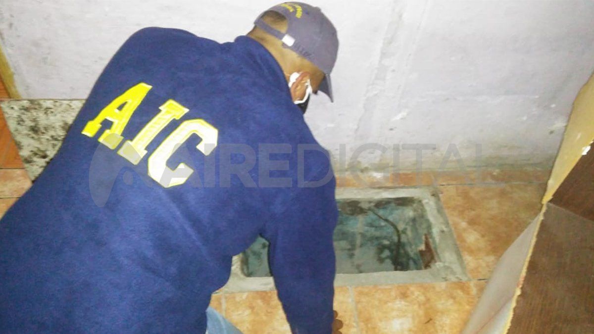Encontraron a dos hombres escondidos bajo el piso de una casa en Rafaela.