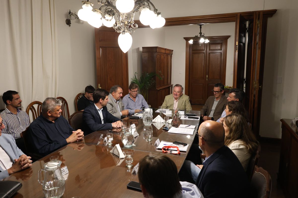 A mediados de febrero, AIRE adelantaba que el proceso de implementación de la reforma constitucional sancionada en 2025 enfrentaba su primer gran obstáculo en la Legislatura santafesina. 